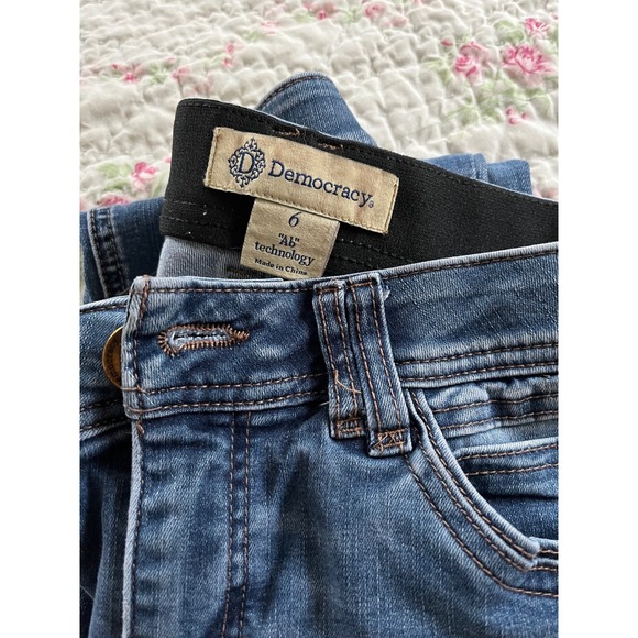 Democracy Women's Size 6 Blue Wash Distressed 'AB' Technology Skinny Jeans - Picture 5 of 10